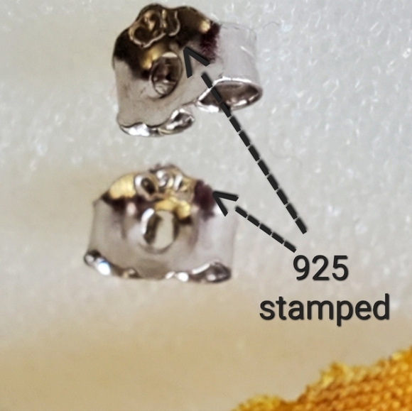 E19 NEW 925 Petite CZ Stud Earrings - Picture 6 of 7